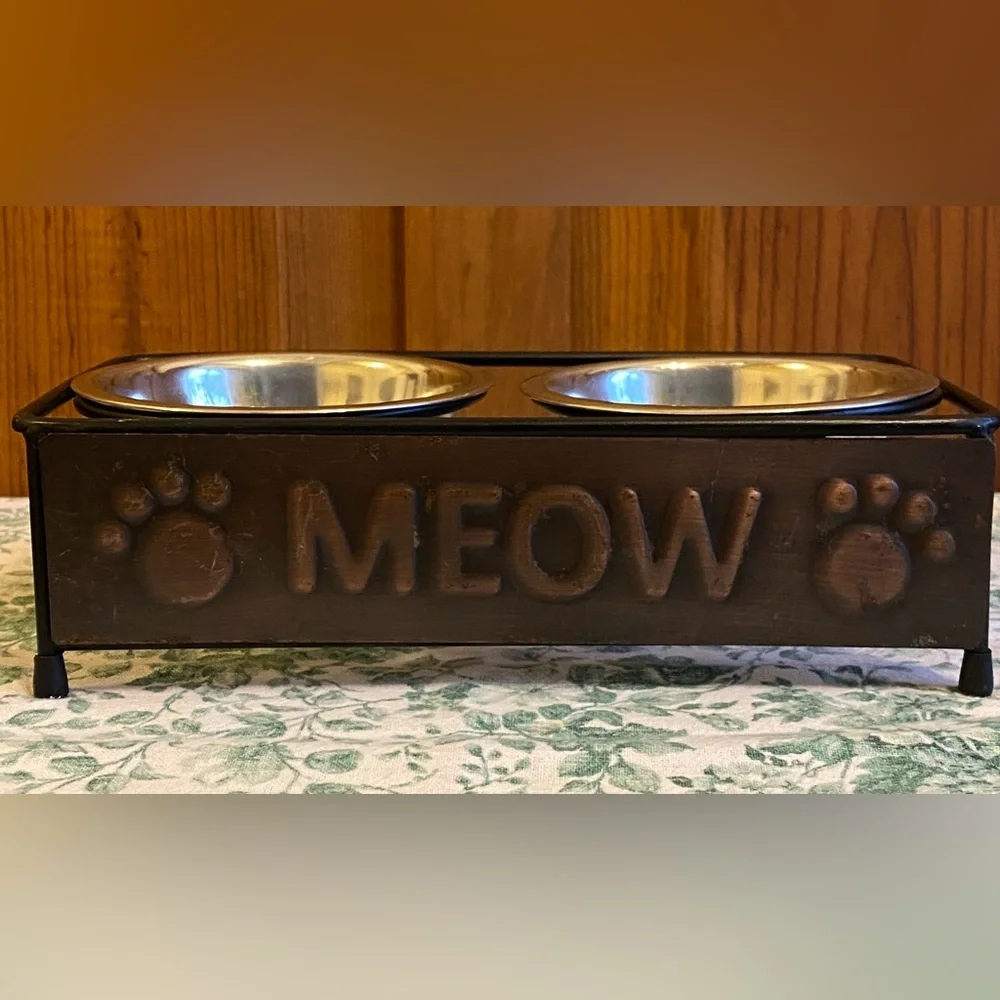 Heavy Weight Double Cat Bowl Stand & Two Metal Bowls